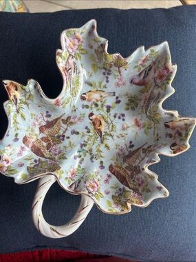 Decorative Leaf-Shaped Porcelain Dish with Bird Motiff by Mayfair collection